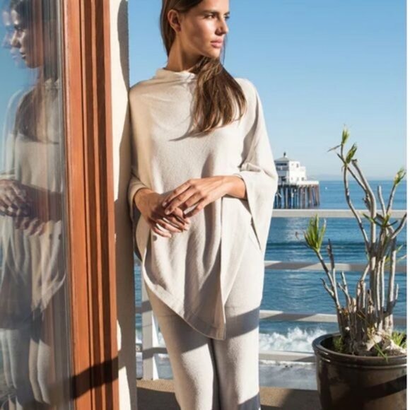 Barefoot Dreams Sweaters - Barefoot dreams CozyChic Ultra Lite Poncho(one size)